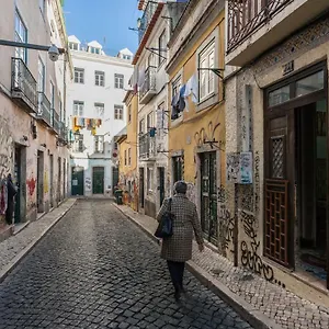 https://apartamento-t1-no-centro-do-bairro-alto-lisboa.hotels-lisbon-portugal.com